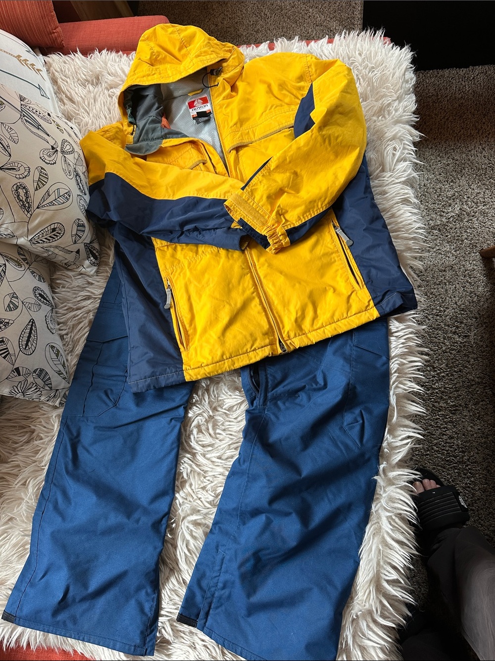 Burton snowboard outerwear coat L and pants Xl